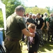 Druh� v po�ad� Jakub T�th p�i dekoraci 