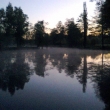 A  jitra jsou zde tich, rann rozbesk nad rybnkem.